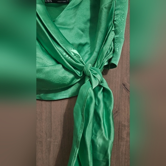 ZARA Intense Green Sstin Effect Asymmetric Wrap Front Tie Top. Size Small - Picture 9 of 14